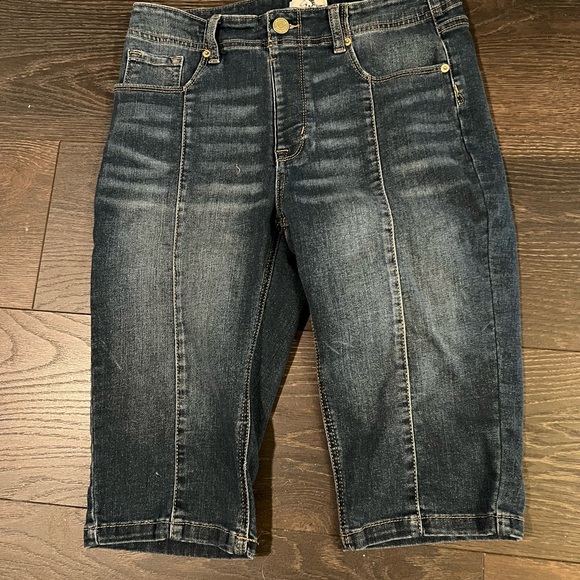 Jordache Women's Dark Blue Denim Capri Jeans - Picture 2 of 4